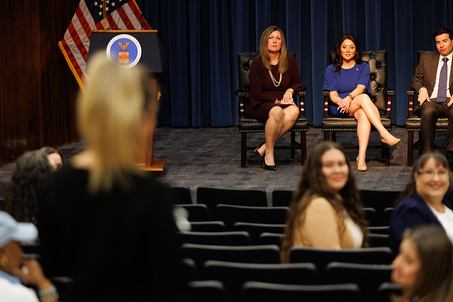 WMD - Meet and Greet - q