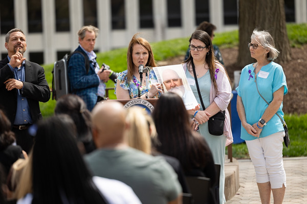 WMD - Wreath Laying - j