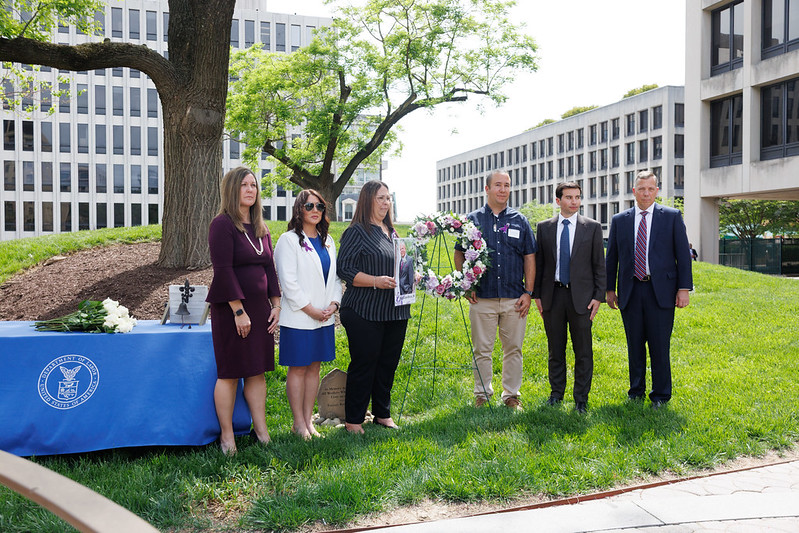 WMD - Wreath Laying - r