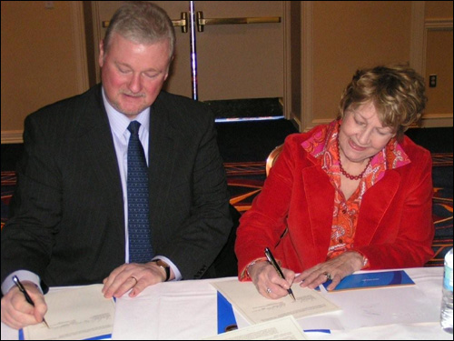 (From left to right) Robert Baker, Director, Keene State College, OSHA Training Institute Education Center and Marthe B. Kent, Regional Administrator, Region I, USDOL-OSHA, sign the Alliance agreement on February 25, 2009.