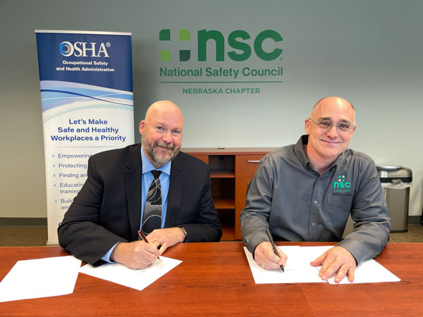 (Left to Right) OSHA Omaha Area Director Matt Thurlby and National Safety Council Nebraska Chapter President Eric Koeppe 