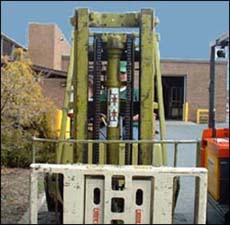 Figure 4. High visibility mast with hydraulic cylinders on the sides.