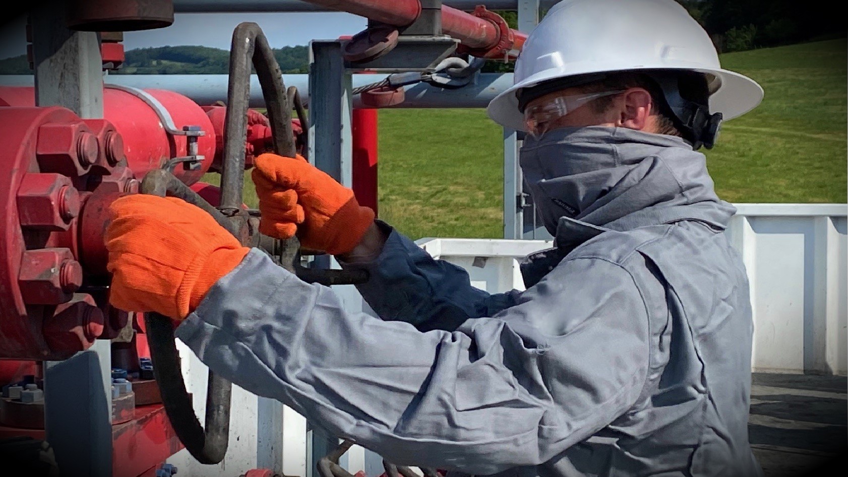 Oil and gas worker with PPE | Photo Credit: Courtesy of Helmerich & Payne, IDC