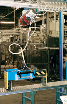 Figure 21. Signature bundle hoist to move bundle from conveyor to pallet.