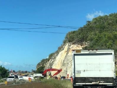 Landslide on road from Ponce to Peñuelas.