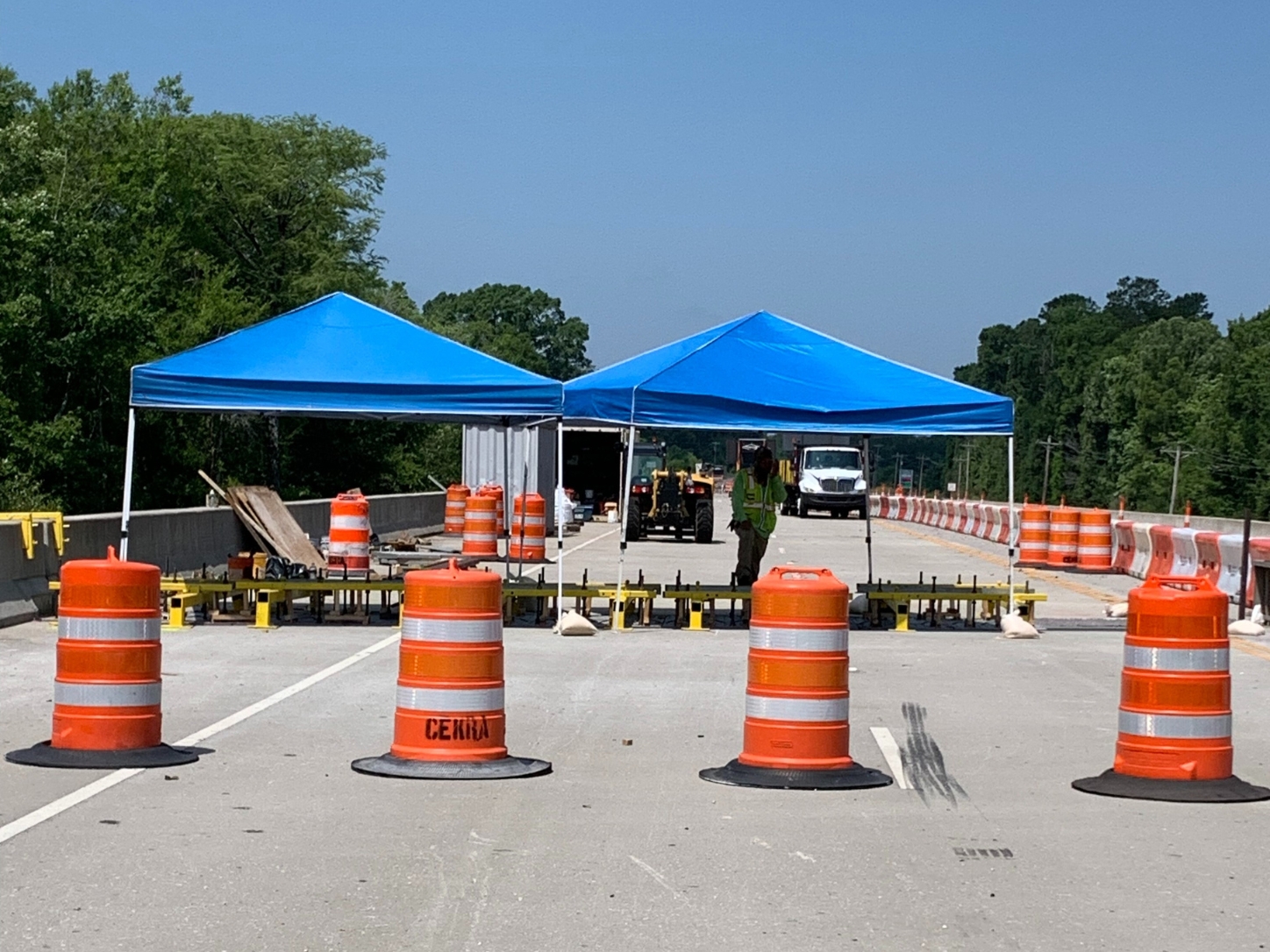 KCI-South Carolina : KCI workers are doing finger joint repairs on a bridge