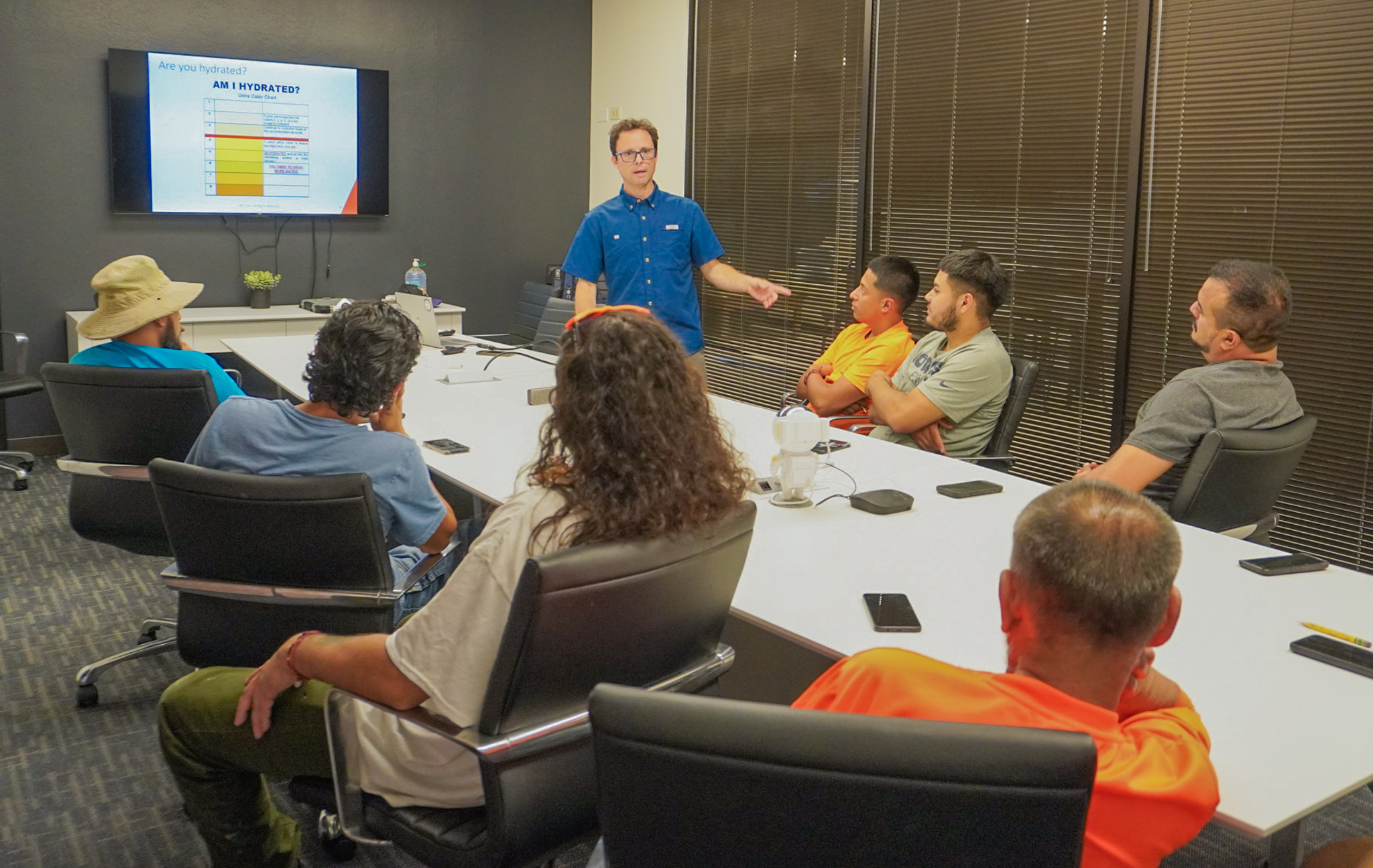 STC - Safety Training & Compliance, LLC : field manager is using the OSHA-NIOSH Heat Safety Tool app to stay aware of high heat temperatures while on a job site